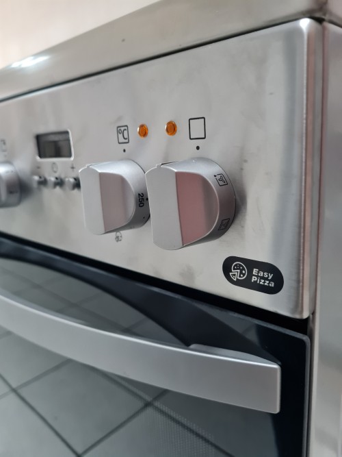 Aragaz electric Zanussi ZCV550G1XA