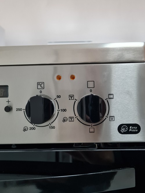 Aragaz electric cu rotisor Zanussi ZCV65311XA