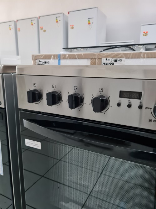 Aragaz electric cu rotisor Zanussi ZCV65311XA