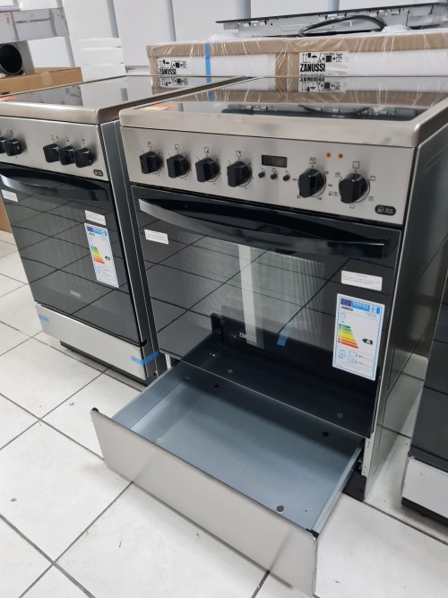 Aragaz electric cu rotisor Zanussi ZCV65311XA