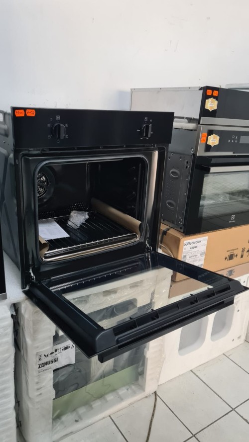 Cuptor electric incorporabil Zanussi ZOHNC0K1 nou import Germania