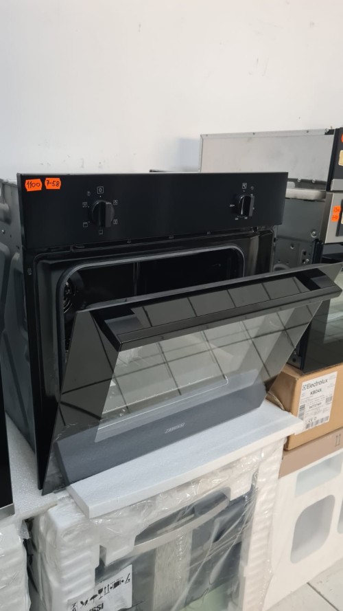 Cuptor electric incorporabil Zanussi ZOHNC0K1 nou import Germania