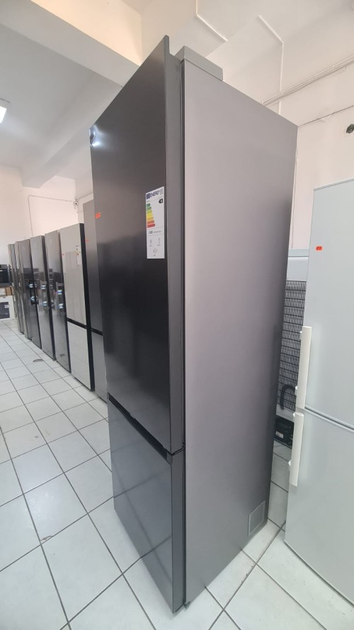 Frigider Samsung RB38C7B6AB1