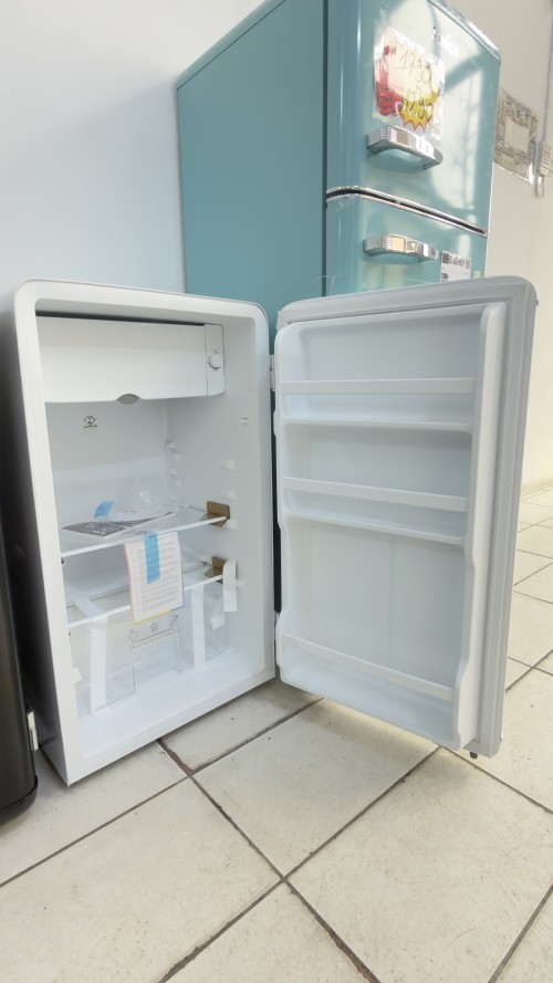 Comfee 93 L, RCD93WH2EURT(E) – frigider minibar alb, Clasa E, silențios