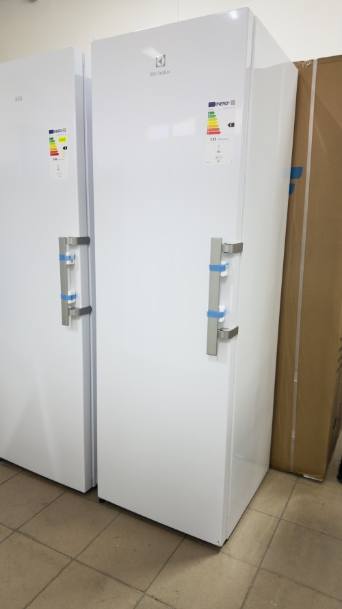 Electrolux 395L, KRR6EWL frigider/racitor DynamicAir Clasa E import Suedia 🇸🇪
