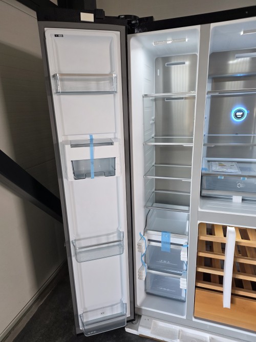 GRF 548 L, T9183WINBG – Combină frigorifică SIDE BY SIDE compartiment vinuri, sticlă neagră, import Italia 🇮🇹