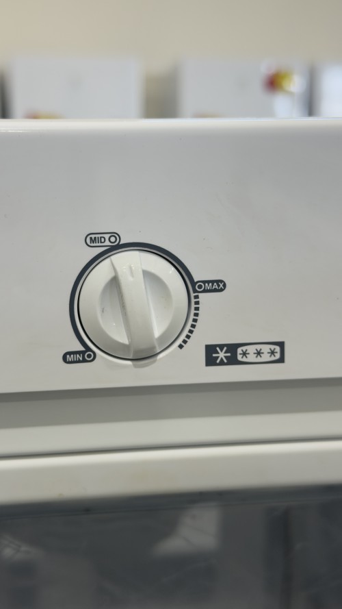 Comfee 160L, RCU160WH2(E) – Congelator vertical Clasa E, import Germania 🇩🇪