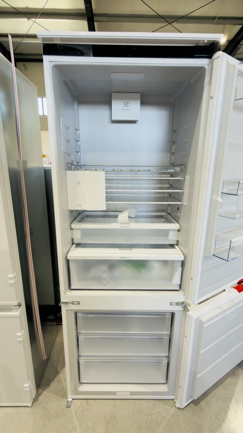 Electrolux 376L, ENG7TE75S 925975015 – Combină frigorifică încorporabilă Clasa E, No Frost, DynamicAir, import Suedia 🇸🇪
