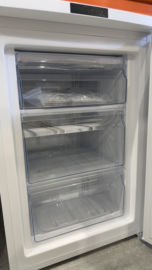 Bosch 83L, GTV15NWEB – congelator vertical Clasa E, SuperFreeze, import Germania 🇩🇪