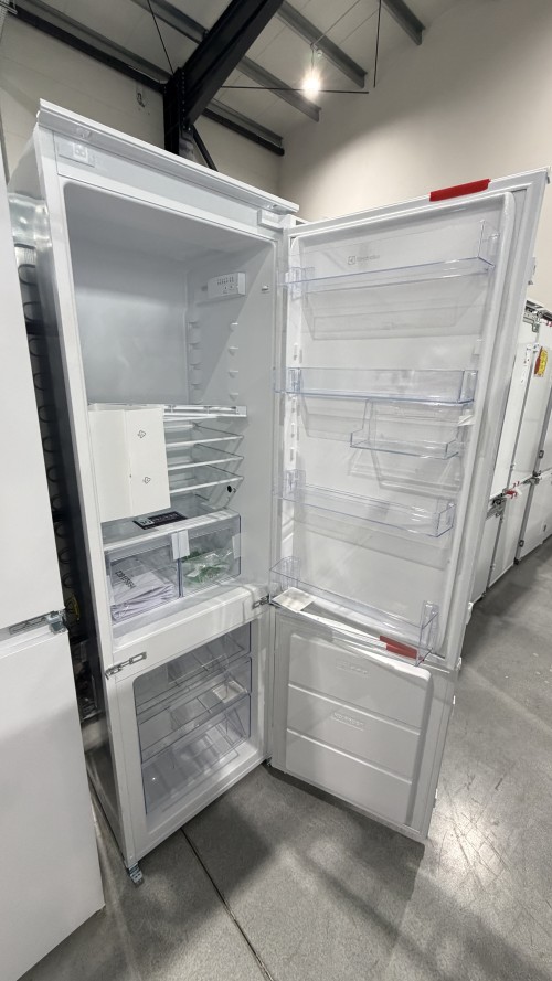 Electrolux 257 L, ENT6NE18S – Combină frigorifică încorporabilă Clasa E, TwinTech Total No Frost, import Germania 🇩🇪