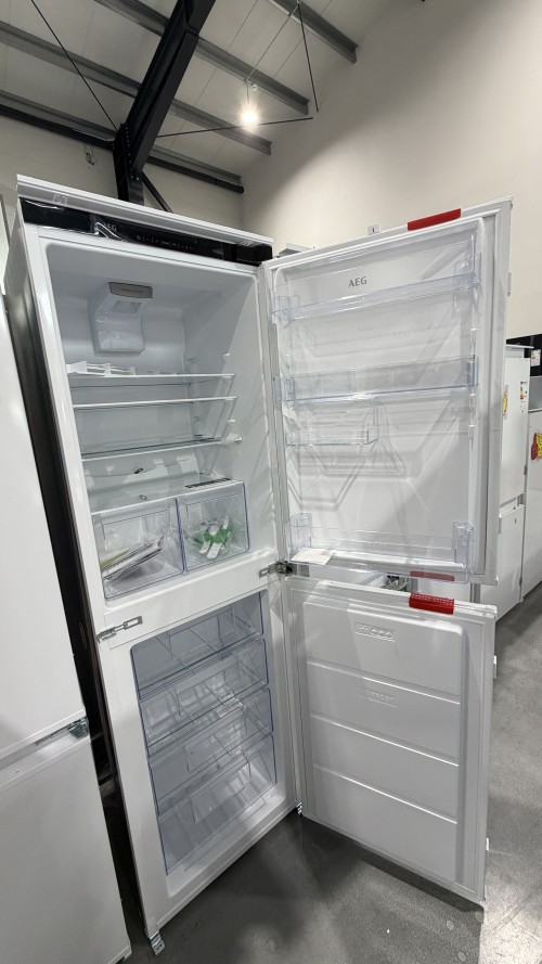 AEG 242 L, OSC6T185ES – Combină frigorifică încorporabilă Clasa E, TwinTech No Frost, import Germania 🇩🇪