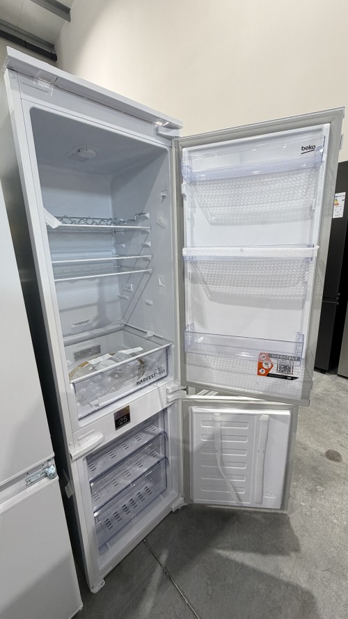 Beko 262 L, BCHA275K4SN – Combină frigorifică încorporabilă Clasa E, HarvestFresh™, ProSmart Inverter, import Germania 🇩🇪