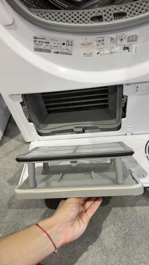 Bauknecht 8 kg, BT 87A WB – Uscător rufe cu pompă de căldură, clasa A, IronEase, Steam Therapy, HomeWhiz – import Germania 🇩🇪