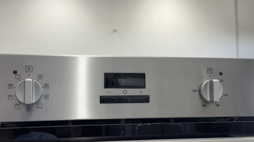 Zanussi ZGH75524XS + ZOHIE2X1 – Set plită gaz 5 arzătoare + cuptor electric 57 L, Clasa A, inox