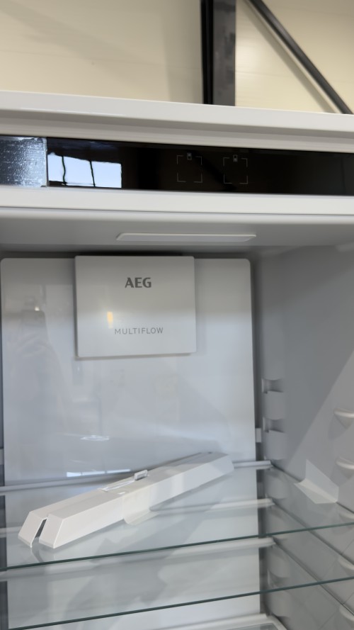 AEG 245 L, TC7CS181AF⁠ 925553060 – combină frigorifică încorporabilă clasa A, TwinTech NoFrost, AI CoolAssist, ChillZone 0°C, 27 dB, import Germania 🇩🇪