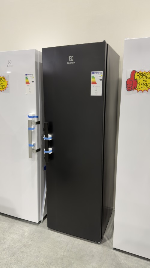 Electrolux 390 L, KRR7DK– frigider fără congelator, MultiFlow, ExtraChill, clasa D, negru mat