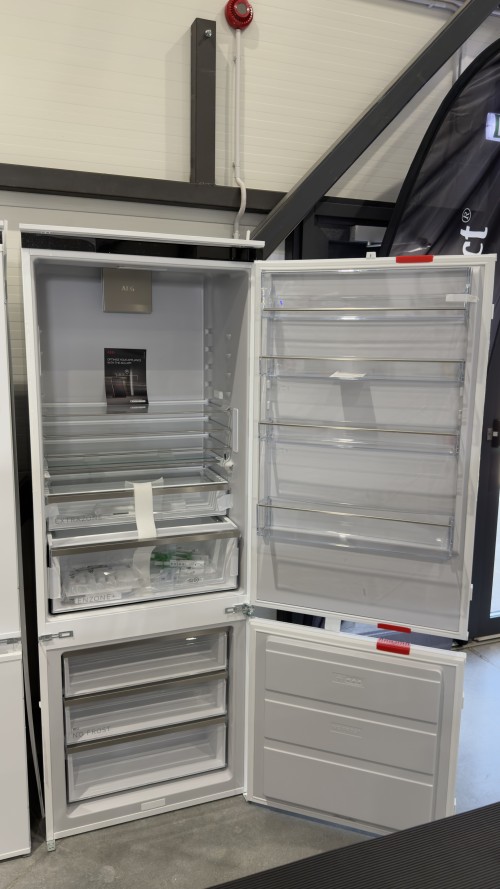 AEG 376 L, NSC7G751ES– combină frigorifică incorporabilă, GreenZone+, TwinTech® Total No Frost, MaxiSpace, clasa E