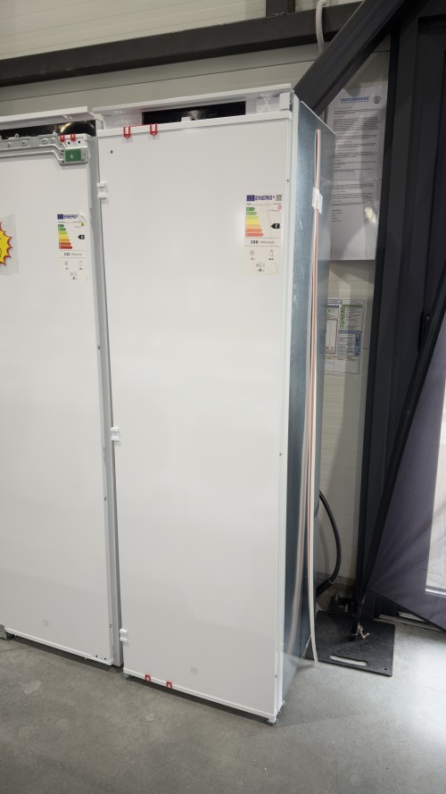 SMEG 286 L S9C1741E – Frigider incorporabil cu congelator, Clasa E, Inverter, Răcire ventilată, import Germania 🇩🇪