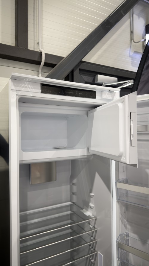 SMEG 286 L S9C1741E – Frigider incorporabil cu congelator, Clasa E, Inverter, Răcire ventilată, import Germania 🇩🇪