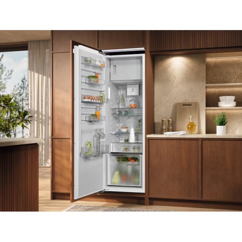 Electrolux 282 L IK3029SAL (923585346) – Frigider/Racitor incorporabil cu congelator, Clasa D, CustomFlex, ExtraZone, SoftClosing