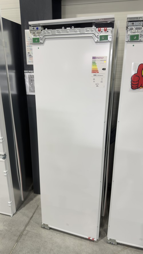 Electrolux 252 L IK2805SZL (923587304) – Răcitor/Frigider incorporabil cu congelator, Clasa E, NaturaFresh 0°C, MultiFlow, SoftClosing