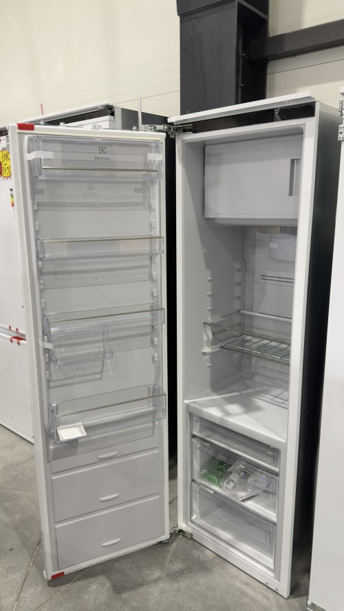 Electrolux 252 L IK2805SZL (923587304) – Răcitor/Frigider incorporabil cu congelator, Clasa E, NaturaFresh 0°C, MultiFlow, SoftClosing
