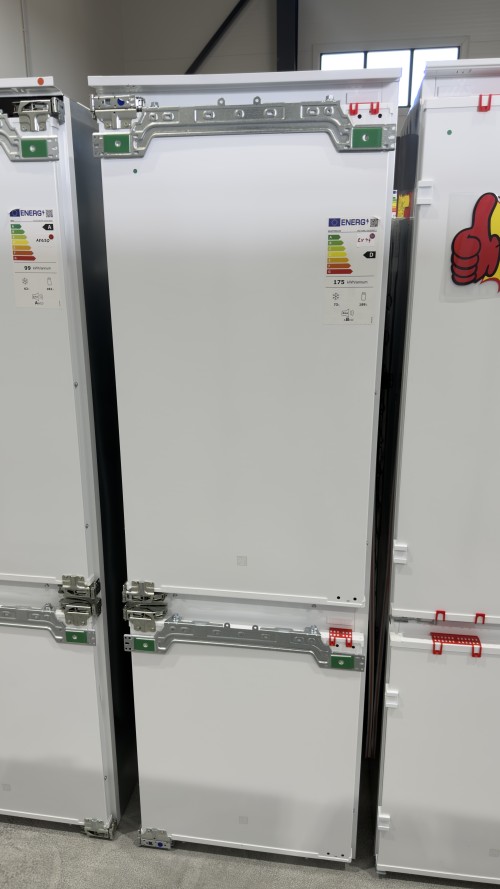 Electrolux 262 L IK2720BL – Combină frigorifică încorporabilă, clasa D