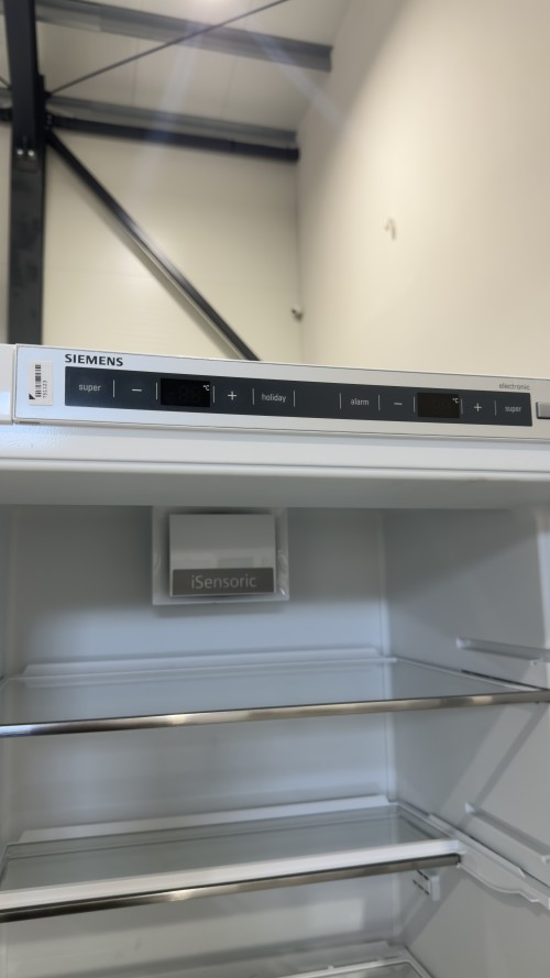 Siemens 270 L KI87SADD0 – combină frigorifică încorporabilă, clasa D, import Germania 🇩🇪