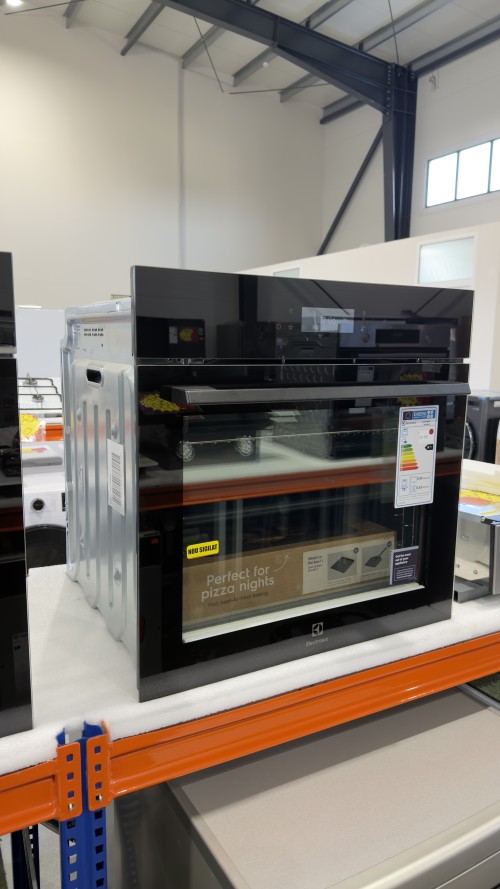 Electrolux 72L, EOX8P38WZ – Cuptor electric încorporabil, 72 L, clasa A++ PizzaExpert 340°C, autocurățare pirolitică, ecran tactil EXCite și Wi-Fi