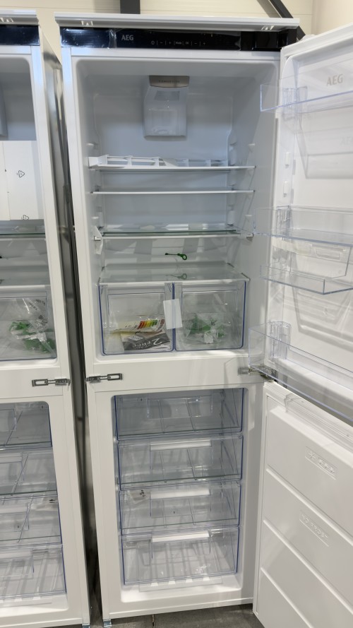 AEG 484 L – Set 2 combine frigorifice încorporabile OSC6T185ES, configurație cu aspect French Door, clasa E
